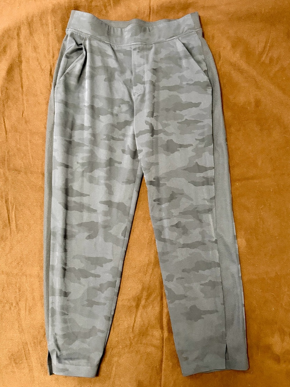 Athleta Women's Olive Gray Camo Joggers